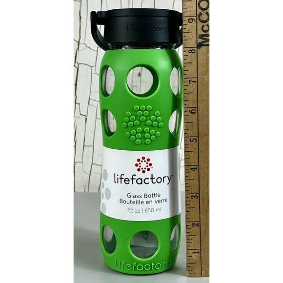 LIFEFACTORY 22 oz Glass Water Bottle With Silicone Sleeve Screw Top -Moss Green - Picture 5 of 6